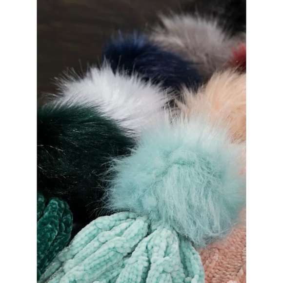 Ivory Chenille Cable Knit Faux Fur Pompom Beanie - Picture 4 of 4